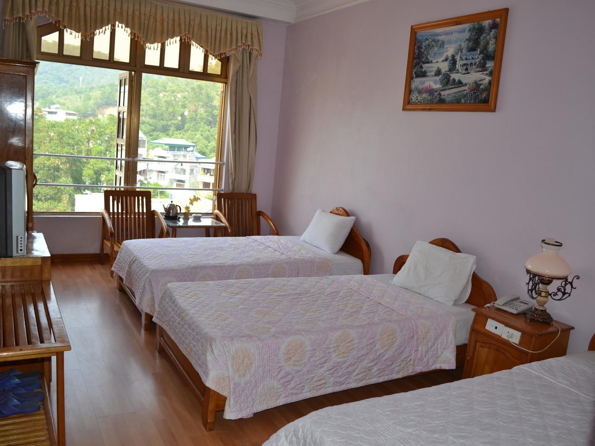 Hotel Ngoc Lan Ha Long Esterno foto