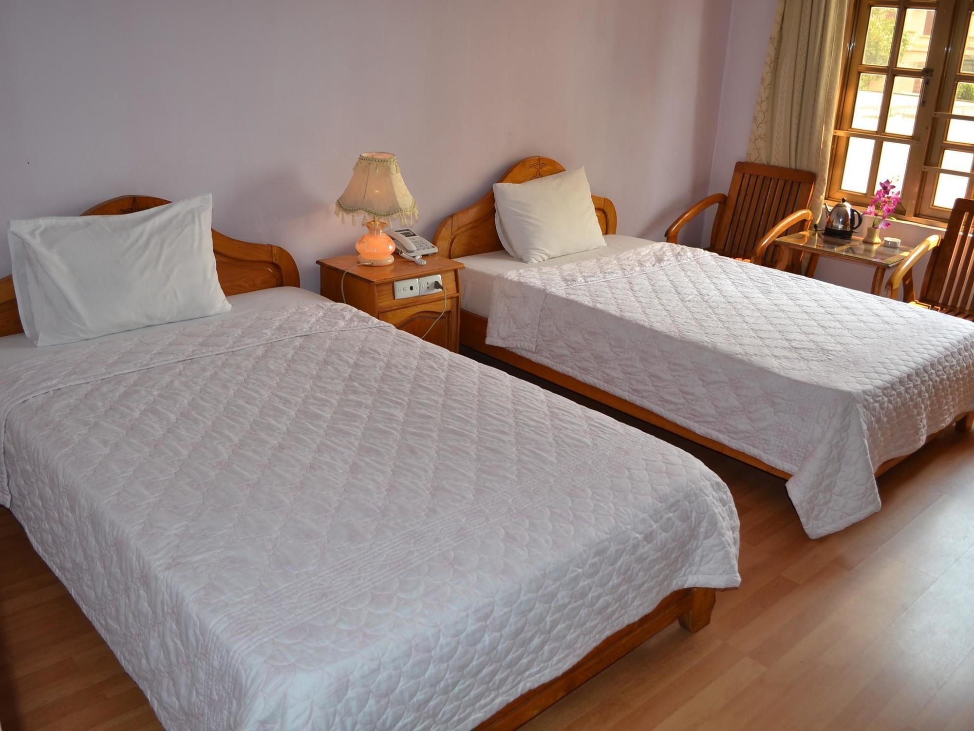 Hotel Ngoc Lan Ha Long Esterno foto