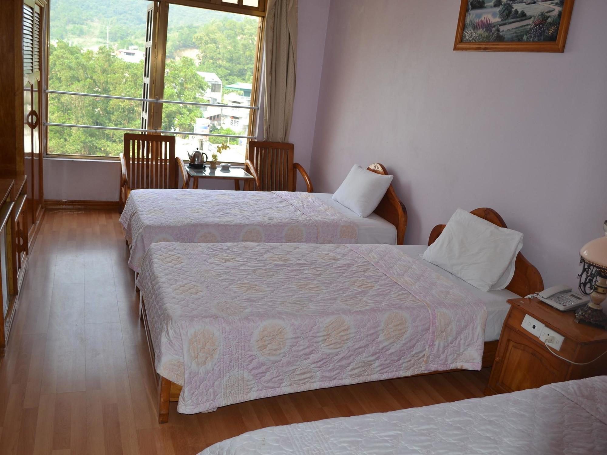 Hotel Ngoc Lan Ha Long Esterno foto
